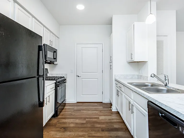 165 E Wright St — Photo 1