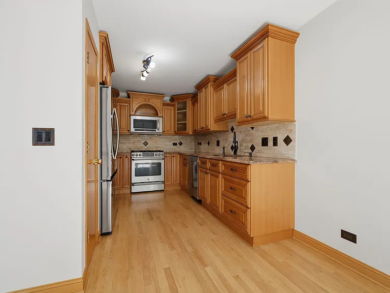 141 Crescent Ln #141 — Photo 8