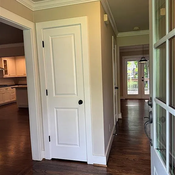903 Woodlawn Dr NE — Photo 2