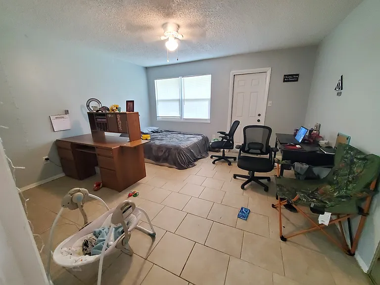 909 Howard St — Photo 12