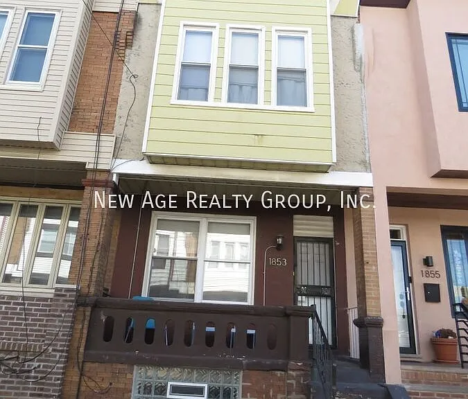 1853 S Taylor St — Photo 1