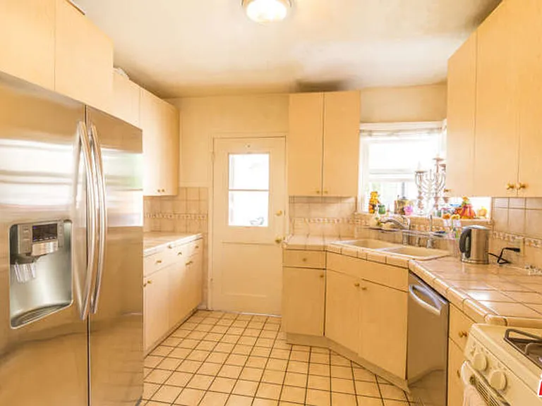 10771 Massachusetts Ave — Photo 7