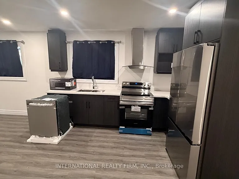891 Darnley Blvd — Photo 16