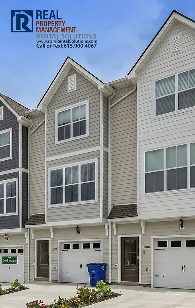 Like new townhome in Chapel Hill with conditioned bonus space and office! — Photo 2