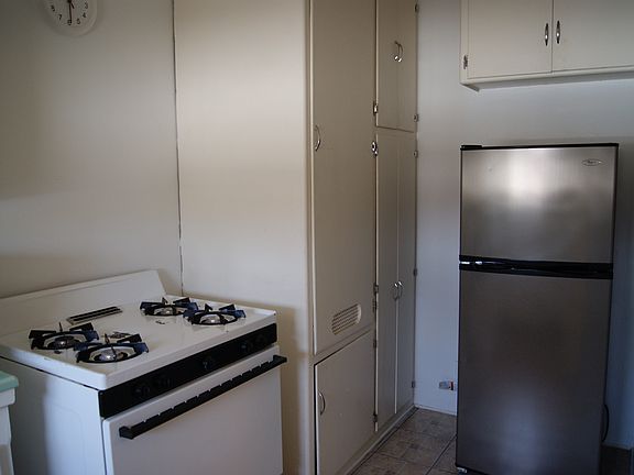 4th image of 2034 Delaware Ave APT D