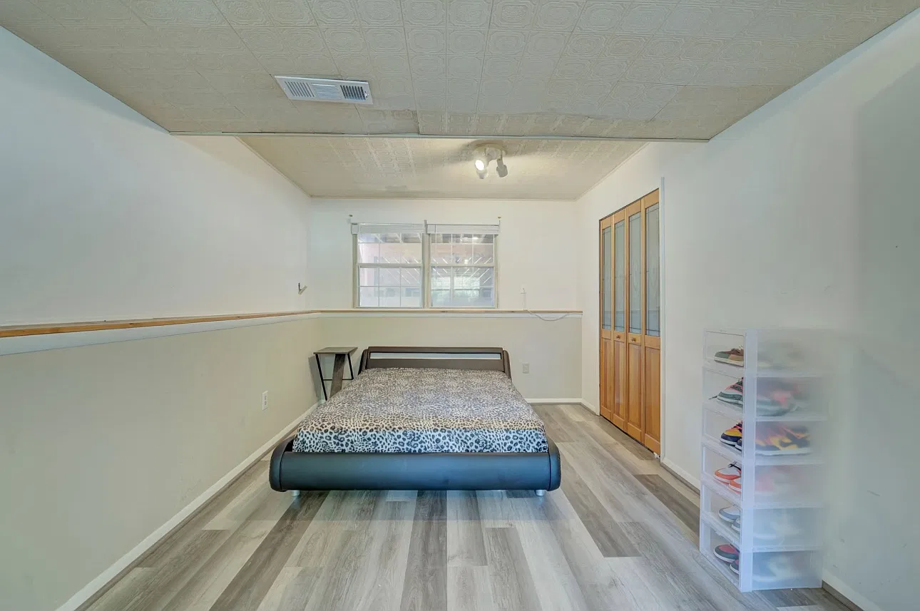 3 bed, 1956 sqft, $2,550 — Photo 3