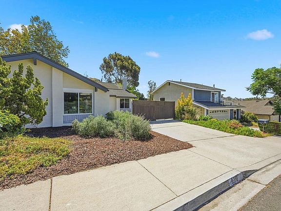 3rd image of 979 Calma Dr