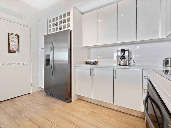 5th image of 999 SW 1st Ave APT 2504