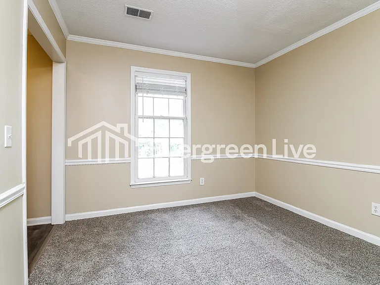 102 Devonwood Ct — Photo 4