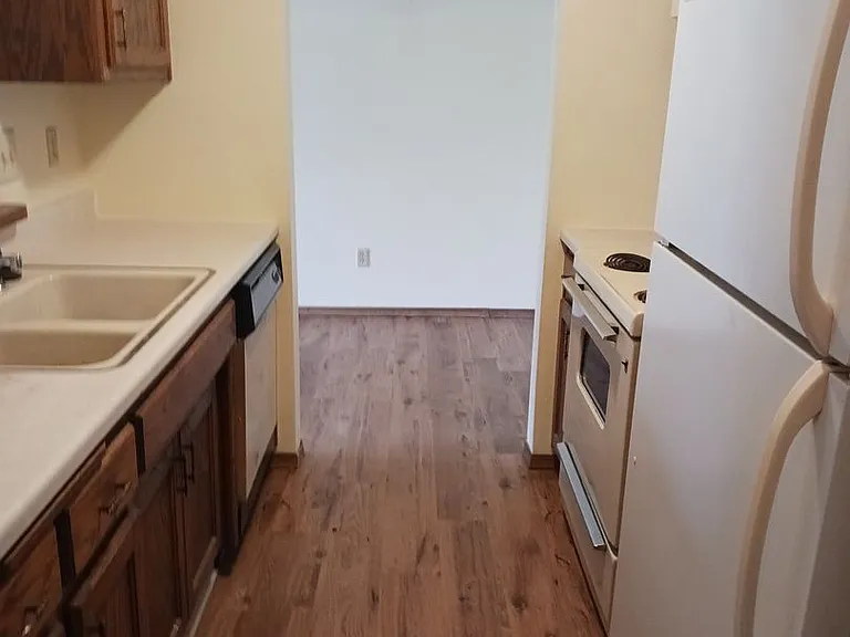 Pheasant Run Apartments — Photo 35