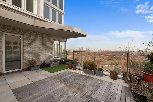 Rented by essential NEW YORK Real Estate | media 93