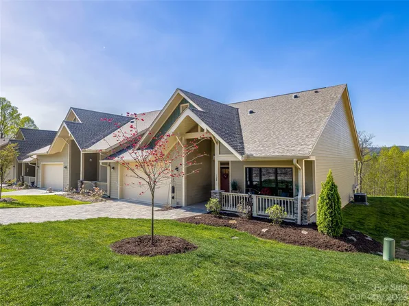 128 Copper Valley Ln, Hendersonville, NC 28739