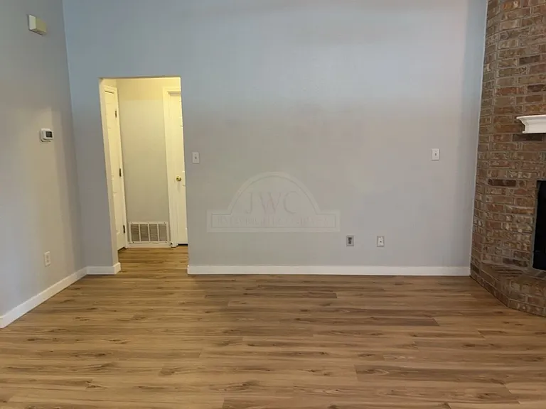 4406 Barrington Trl — Photo 3