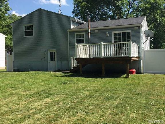 3rd image of 1374 Tanglewood Dr