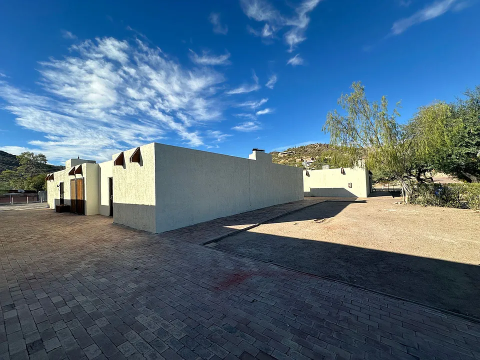 1 and 2 Bedroom Townhomes Near Downtown Tucson! Renovated with Off Street Parking!