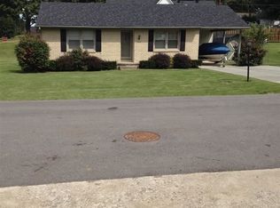 503 E McElroy St, Morganfield, KY 42437