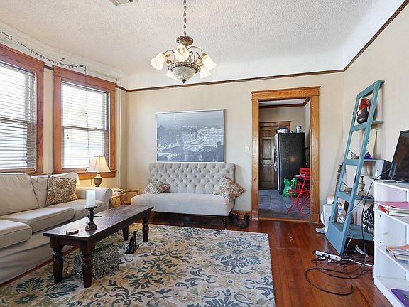 2nd image of 2615 Valence St