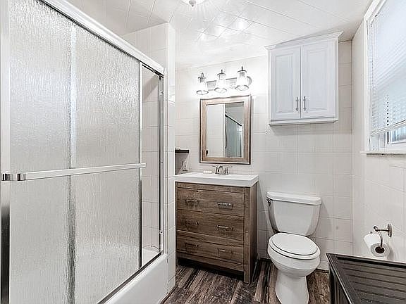 3rd image of 78 Trenton St Floor 2
