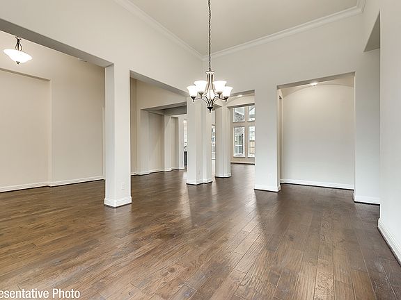 4th image of 609 Chamberlain Pl #1EQCOW