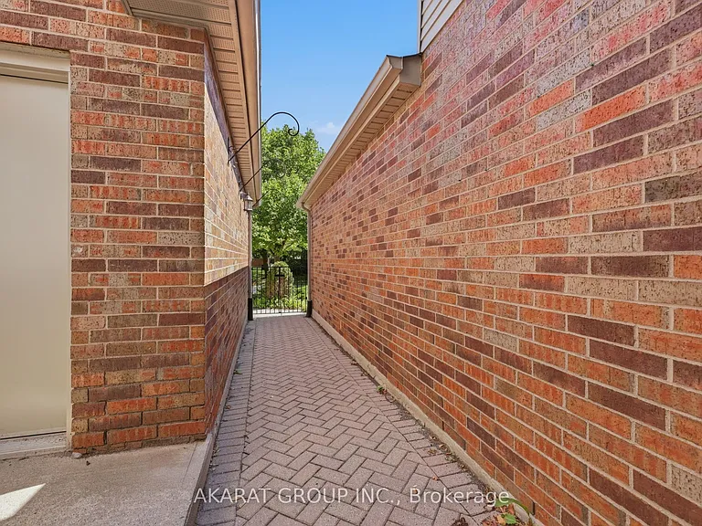 70 Sunnyside Dr #9 — Photo 45