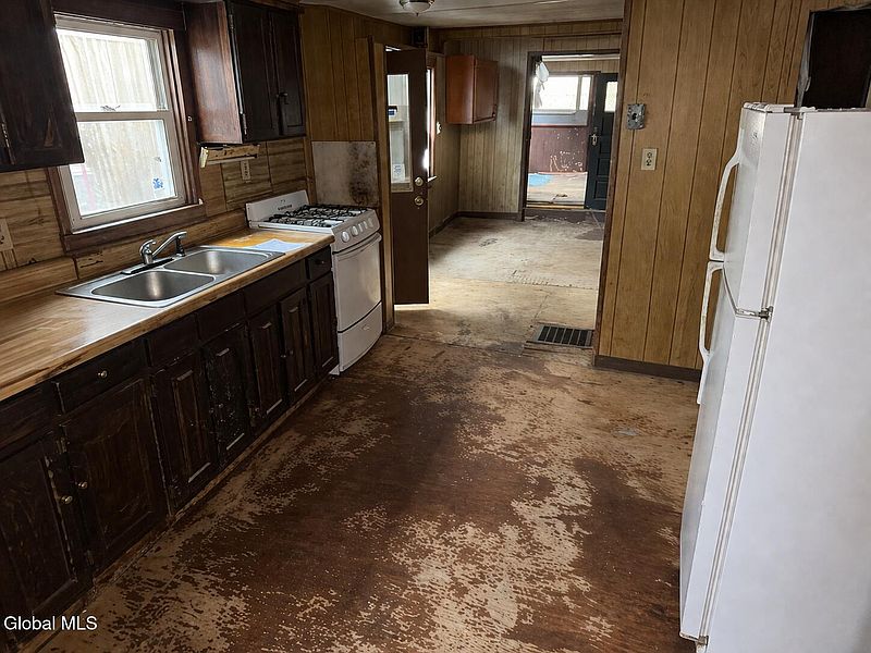 3rd image of 839 5th Street