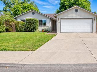 935 Pittview Ave, Central Point, OR 97502