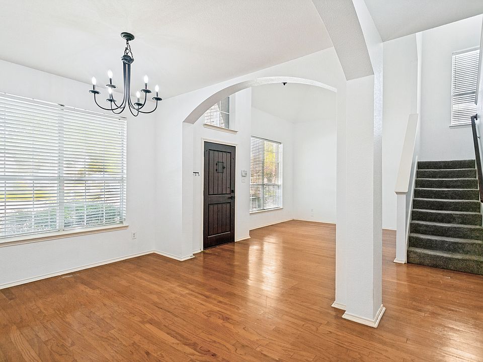 1st image of 208 N Arbor Ridge Dr