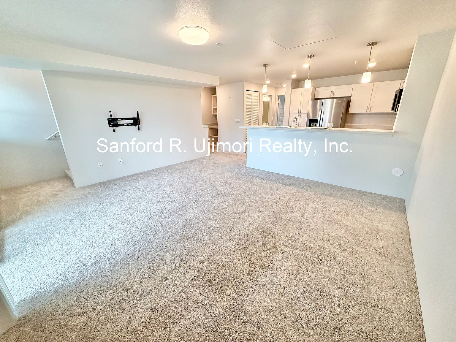 3 bed, 2.5 bath, 1285 sqft, $3,675 — Photo 2