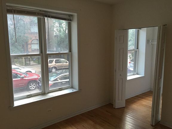 4th image of 3706 N Kenmore Ave #1