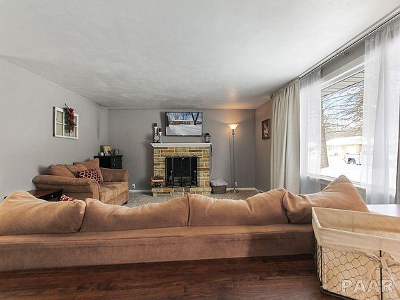 3rd image of 208 Julian Ave