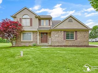 177 W Willis Rd, Saline, MI 48176