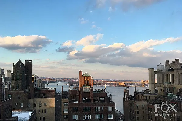 Sold by Fox Residential Group | media 27