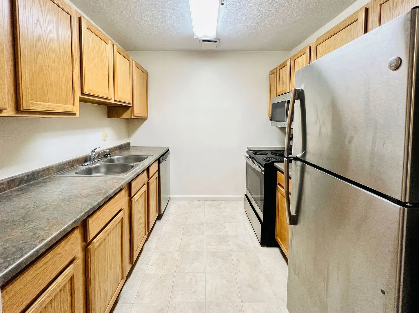 3BR/1BA Condo near UVM & Downtown (Hill Gardens #214) — Photo 4
