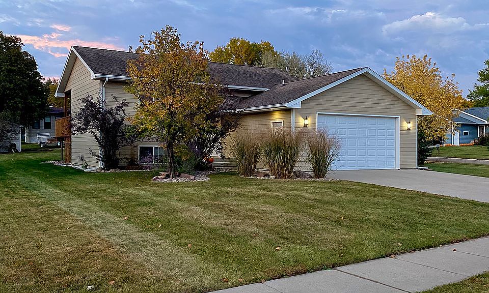 1st image of 425 Wren Cir