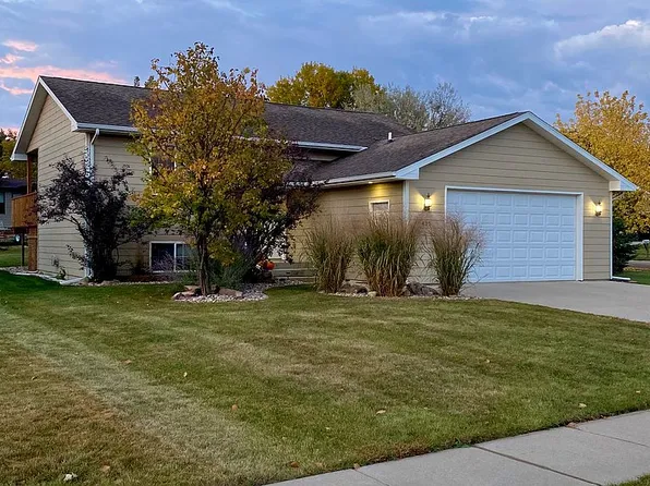 425 Wren Cir, Brookings, SD 57006
