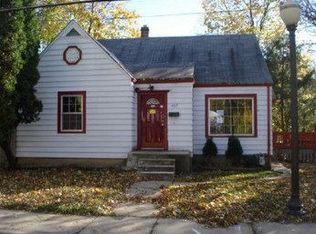 437 North St, Elgin, IL 60120