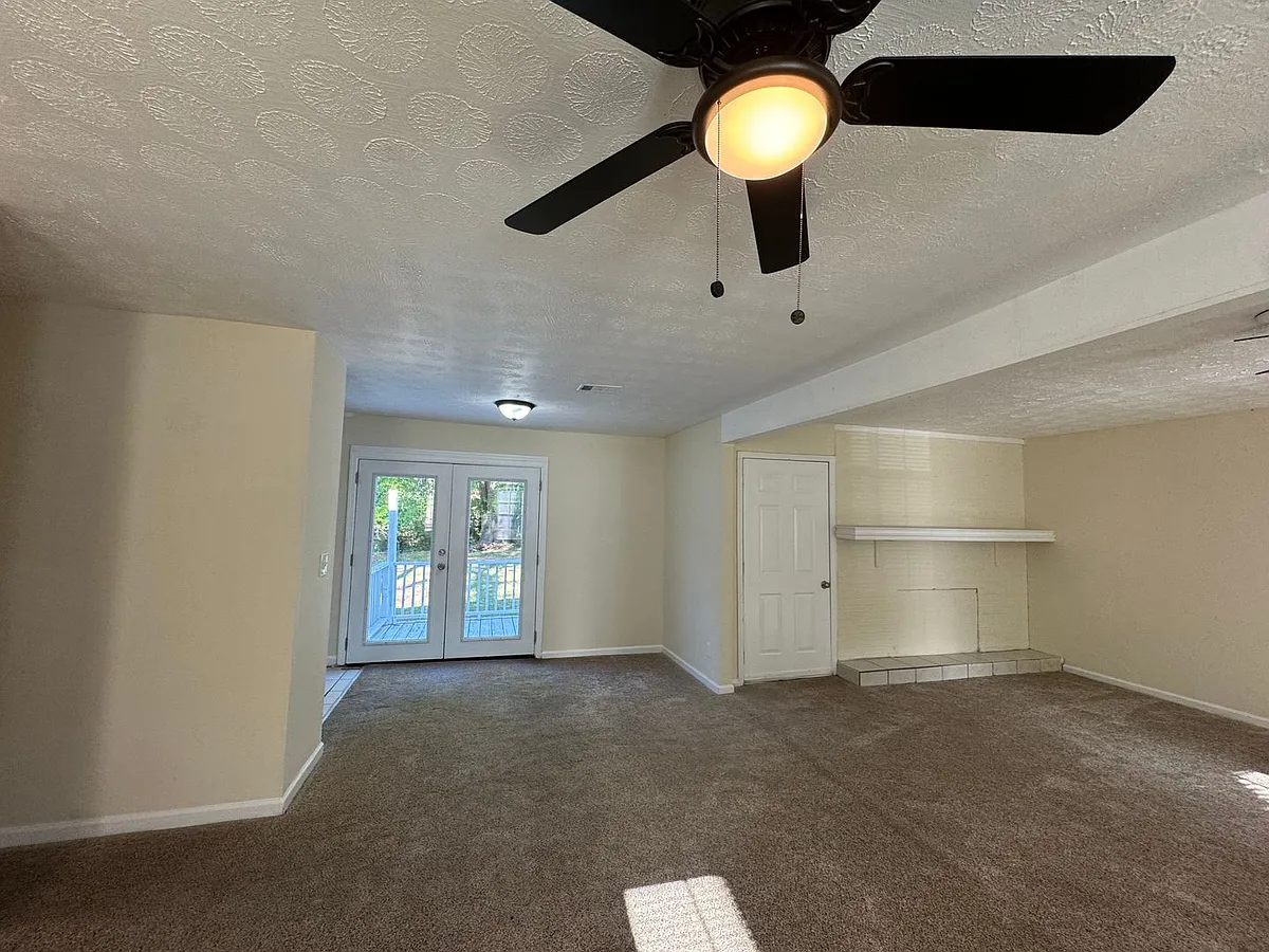 Building Photo - 5910 Peco Ln #5910