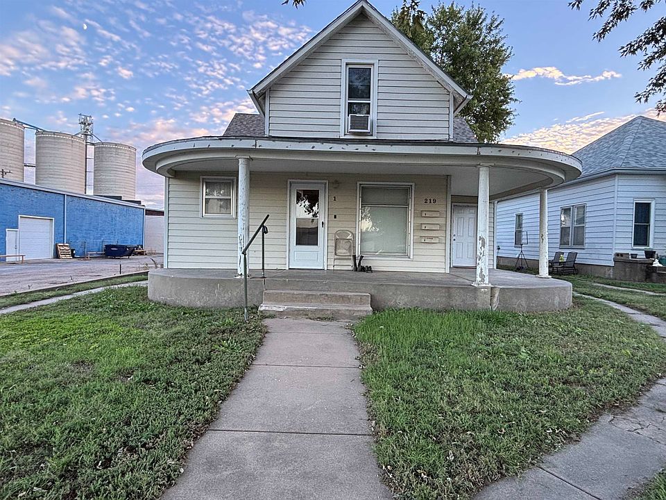 1st image of 219 W 4th St
