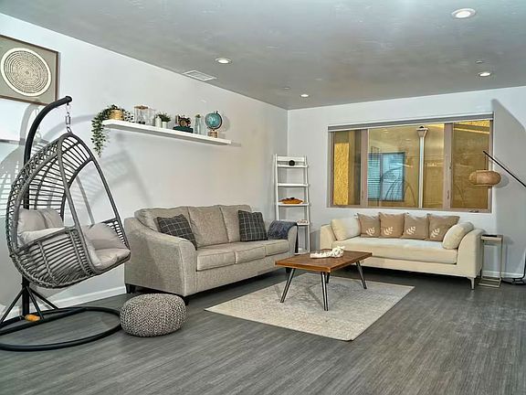 3rd image of 4034 Riviera Dr