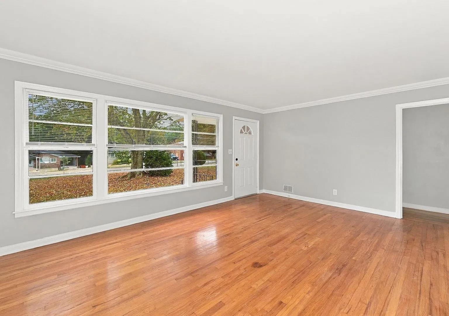 3BD/2BA Ranch Home for Rent Fenced Yard, Garage & Hardwoods — Photo 3