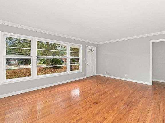 3rd image of 2310 Miriam Ln