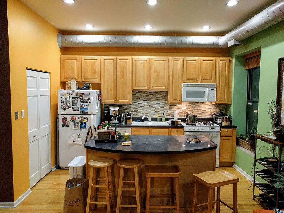 Kitchen with large island