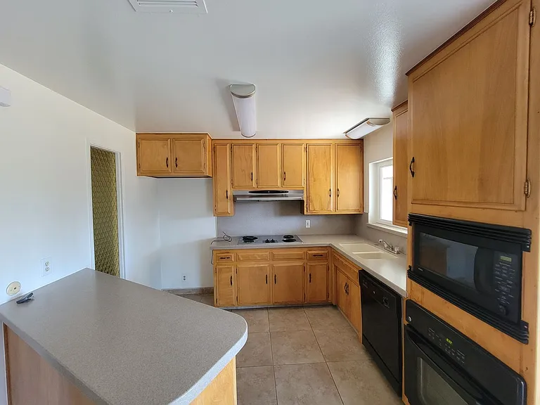 1744 S Oak Park St — Photo 5