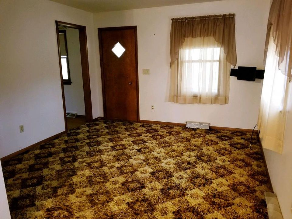 2nd image of 302 E Albert St