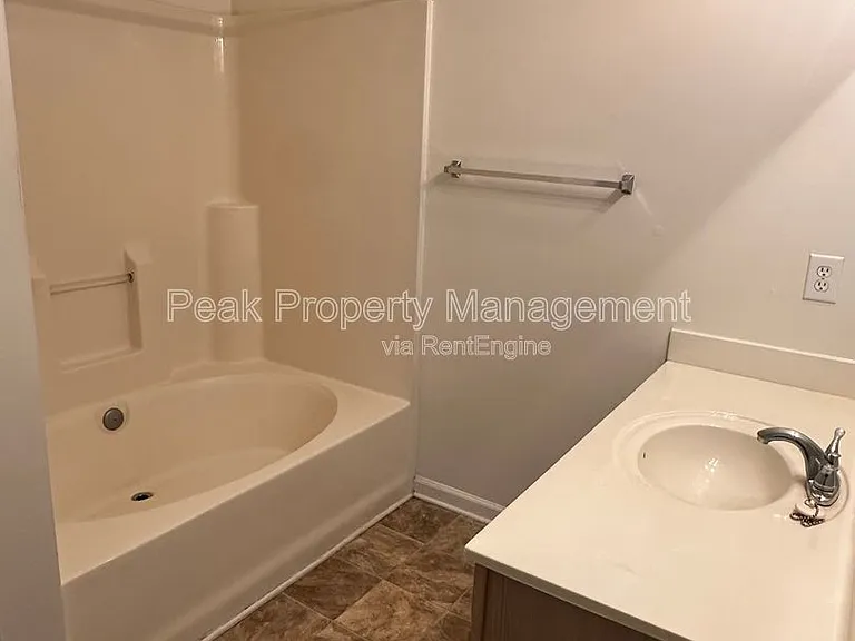 801 Virginia Center Pkwy — Photo 11