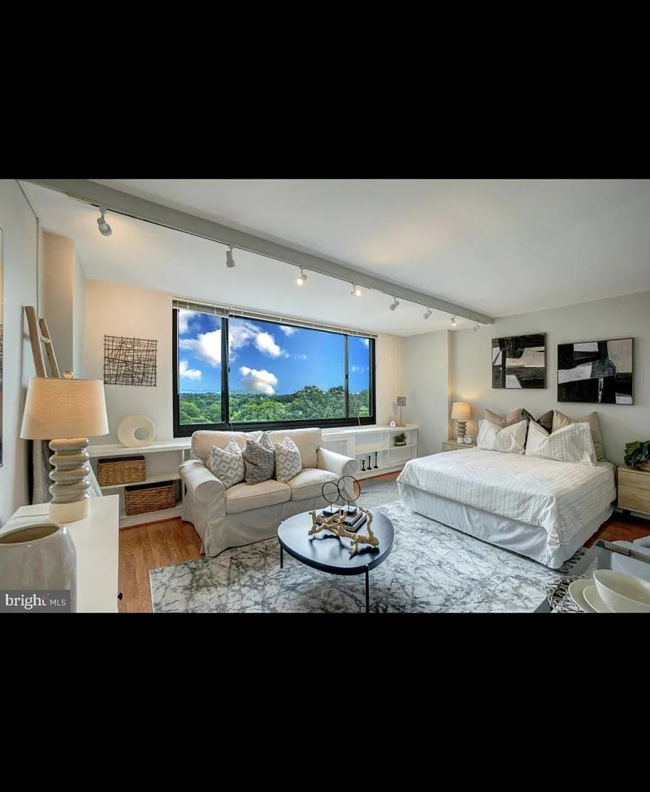 1011 Arlington Blvd — Photo 3