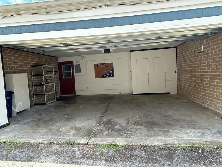 1219 Saxony Ln — Photo 16