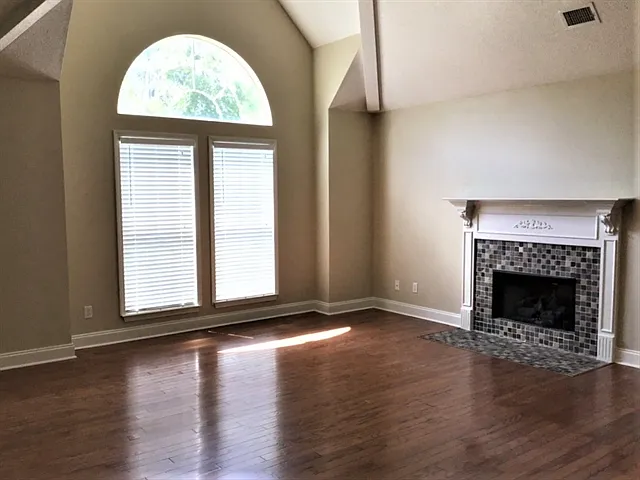 128 Barrington Rd — Photo 5