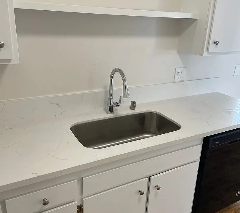Del Rio Place apts