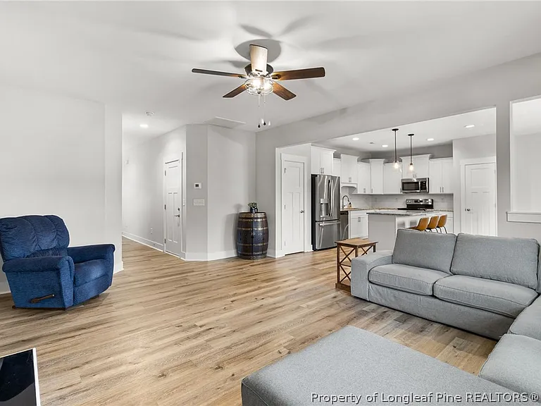 105 Woodford Ln — Photo 9